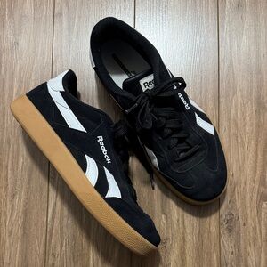 🟡SOLD🟡 Womens Size 8 Black and White Reebok Sneakers